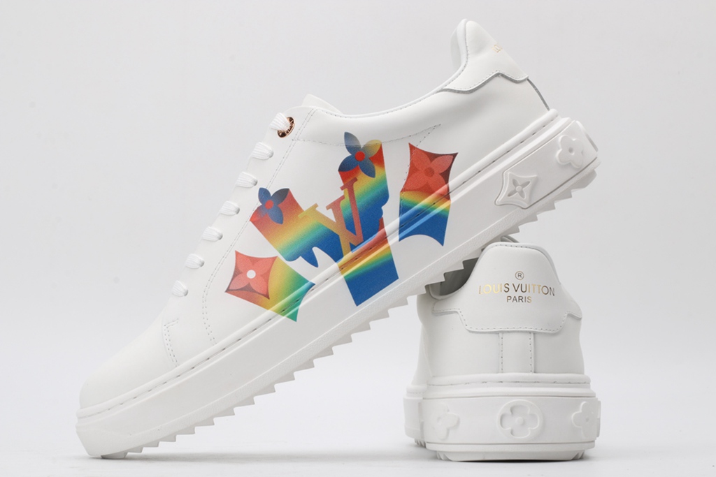 L*V SNEAKER